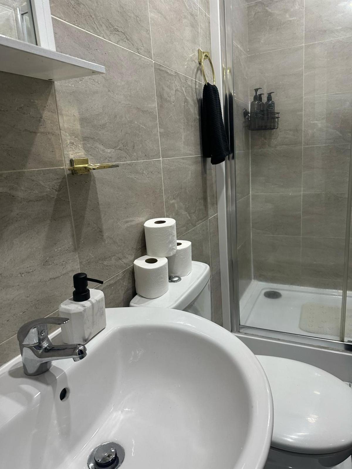 2 Bedroom Flat With Hot Tub كارديف المظهر الخارجي الصورة