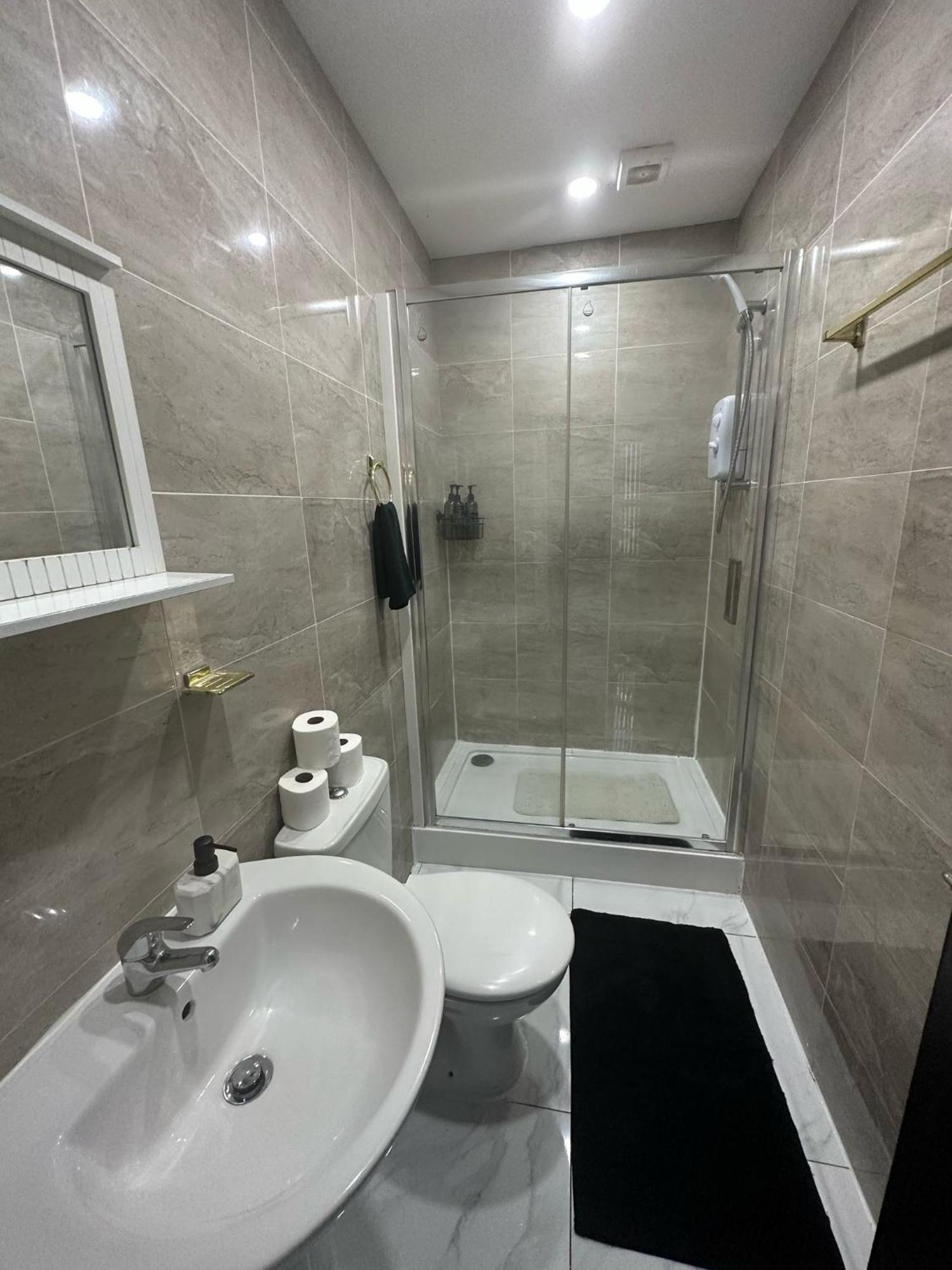 2 Bedroom Flat With Hot Tub كارديف المظهر الخارجي الصورة