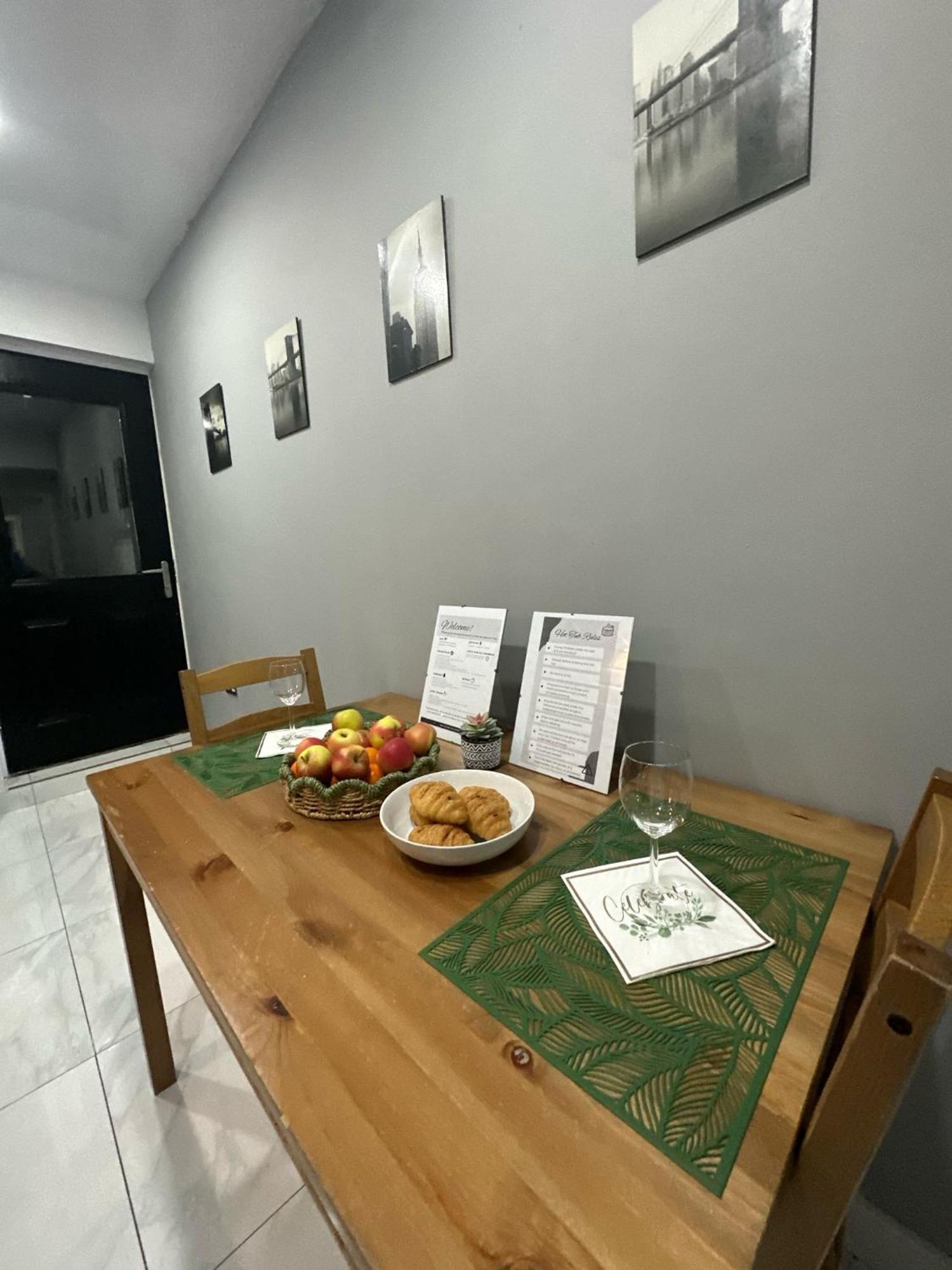 2 Bedroom Flat With Hot Tub كارديف المظهر الخارجي الصورة