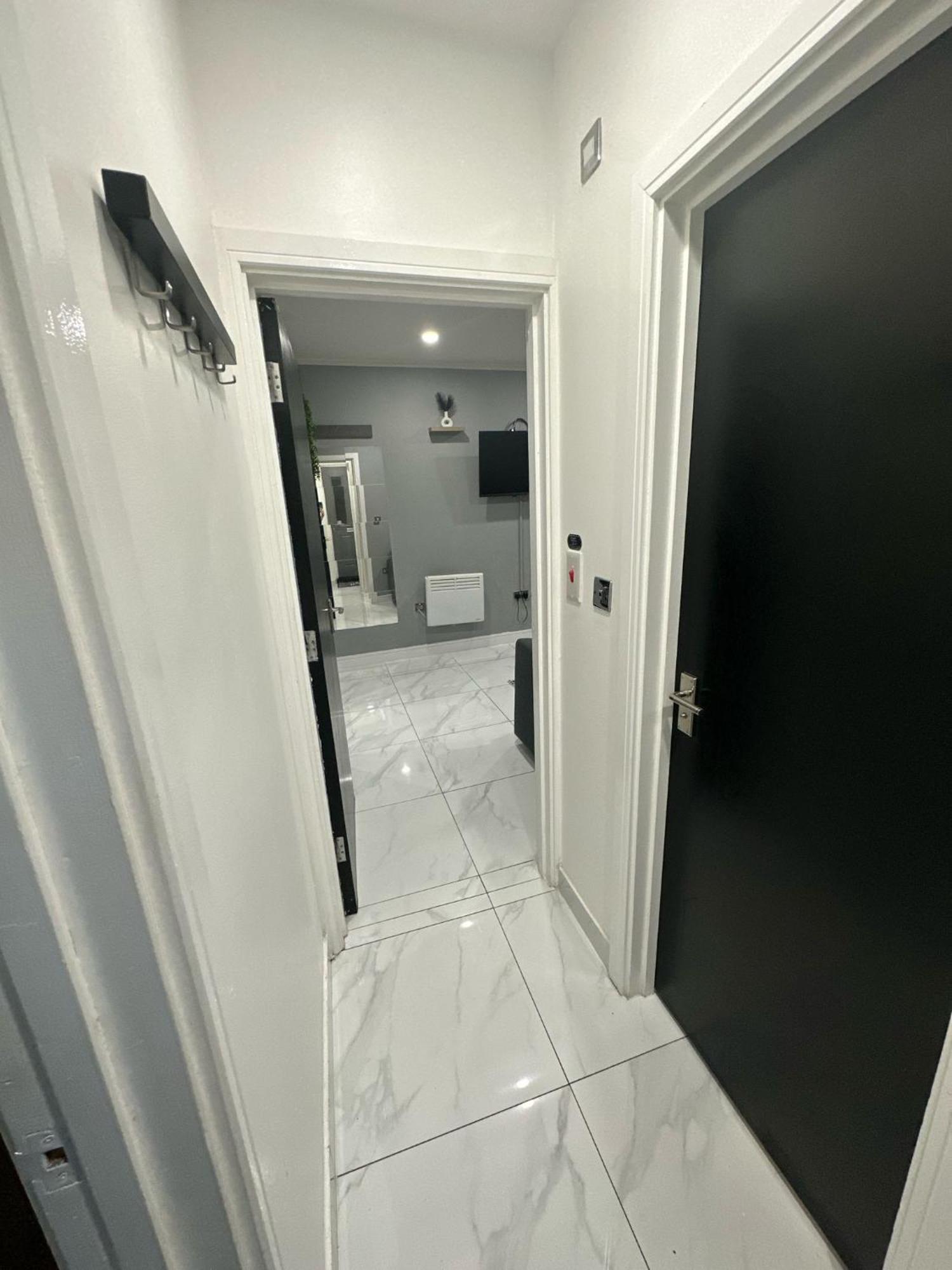 2 Bedroom Flat With Hot Tub كارديف المظهر الخارجي الصورة